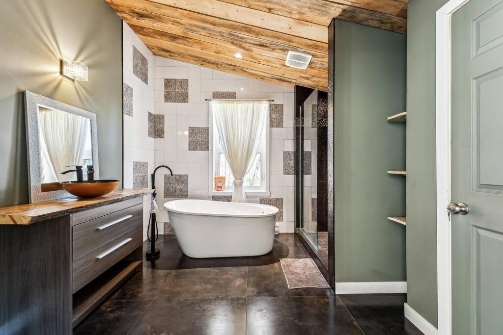 Chalet Cozy, Luminous And Charming Retreat