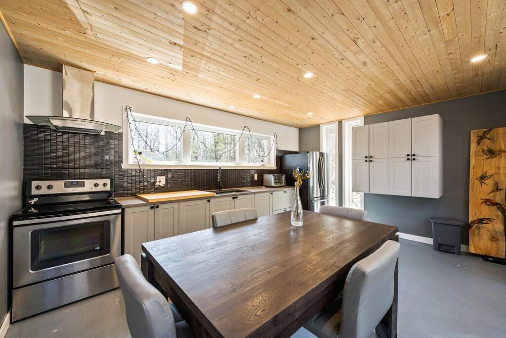 Cozy, Luminous And Charming Retreat Chalet Harrington