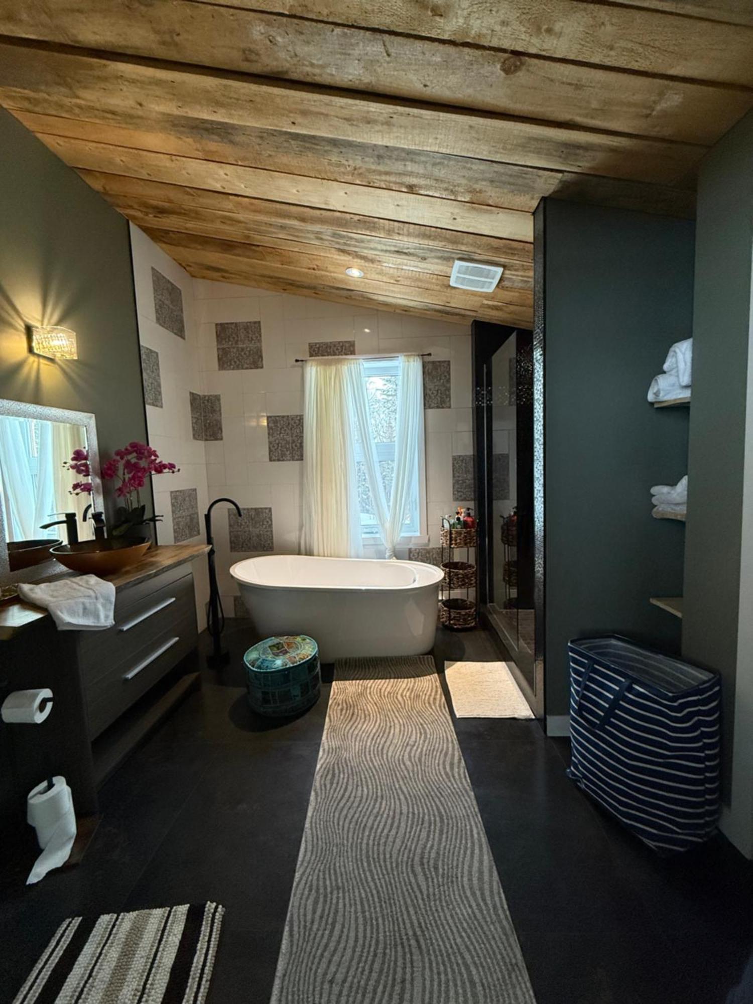 Chalet Cozy, Luminous And Charming Retreat